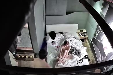 酒店偷拍臻品360工业风主题套房偷拍大学生情侣开房小哥先自己打飞机怕等下表现不好给女友上课