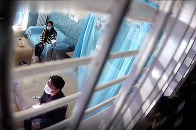 酒店摄像头新台解密偷拍_绿帽男带媳妇和网友激情3p轮插媳妇哭喊我不
