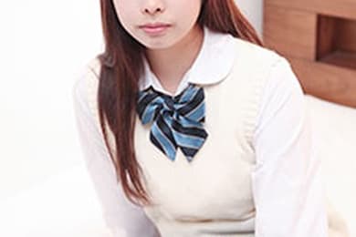 一名身着制服的女孩成为目标 卡诺埃里卡