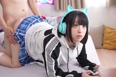 爱玩游戏的妹妹！电竞JK少女玩游戏 哥哥玩妹妹的身体 一边插一边玩 内射灌精无套中出