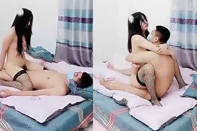 颜值不错风情小萝莉下篇黑丝情趣装这次被小哥哥草爽了露脸口交大鸡巴风骚淫荡让小哥在床上各种抽插浪叫不断
