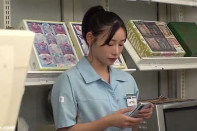 FSDSS-894凌晨2點的便利商店和我厚臉皮的兼職工人單獨在一起三葉千春用活塞讓你被瞪著看懂