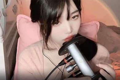 ASMR网红欲萝表情魅惑小嘴舔耳哄你入睡
