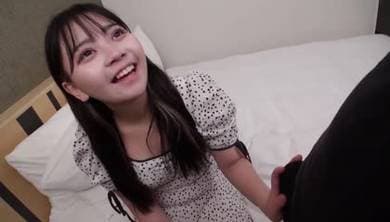 一名变态巨乳妹听说可以和大鸡巴做爱后出现在AV中。细川洋子