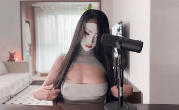 中国擦边女主播在直播时让外国人的大肉棒狠狠的干她_Sad Miss