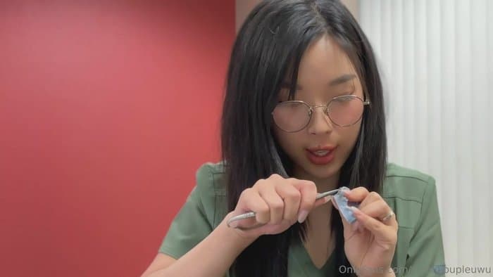 尝试多种性爱体位 Elle Lee Has Sex In Multiple Positions