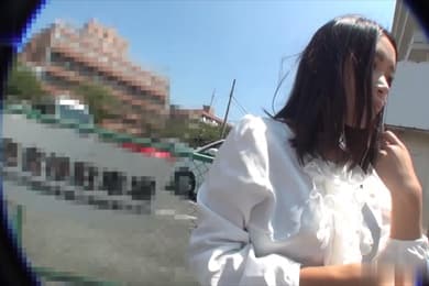 金钱诱惑少妇街上抠逼实拍